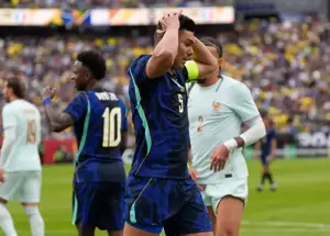 حمایت کاسمیرو از نیمار: کسی جایگزین او نیست