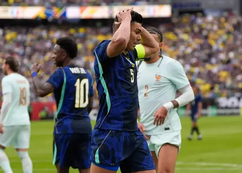 حمایت کاسمیرو از نیمار: کسی جایگزین او نیست