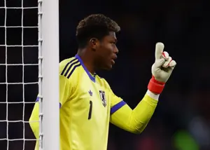 گلر ژاپن: حتی نمیتوانستم در بطری را باز کنم!