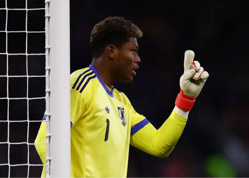 گلر ژاپن: حتی نمیتوانستم در بطری را باز کنم!