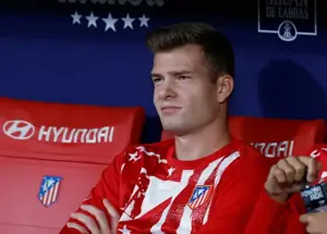 سورلوث روی نیمکت خشک شده است!