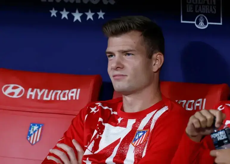 سورلوث روی نیمکت خشک شده است!