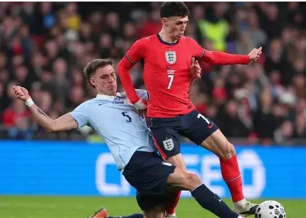 اتفاق عجیب: ستاره اروگوئه با دو کارت اخراج نشد!