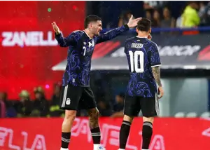 جنون لئو: حمله حریف به مسی برای سلفی (عکس)