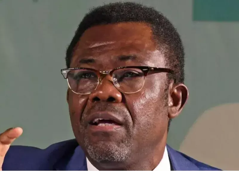 فرار دبیرکل کنفدراسیون فوتبال آفریقا در میانه آشوب!