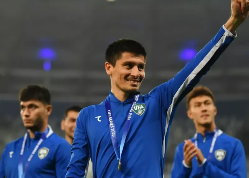 مدال طلای تورنمنت فیفا بر گردن ستاره تراکتور