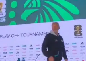 آژیر خطر: سرمربی کنگو نشست خبری را ترک کرد