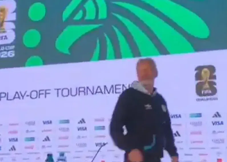 آژیر خطر: سرمربی کنگو نشست خبری را ترک کرد