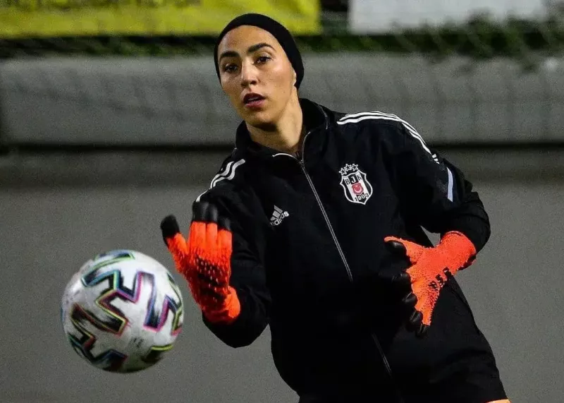 دیدار جالب رئیس فیفا با ستاره فوتبال زنان ایران