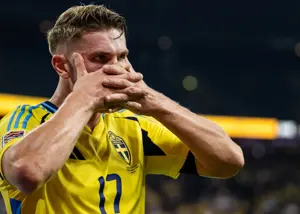 تمام سوئد با ماسک گیوکرش جشن گرفت!