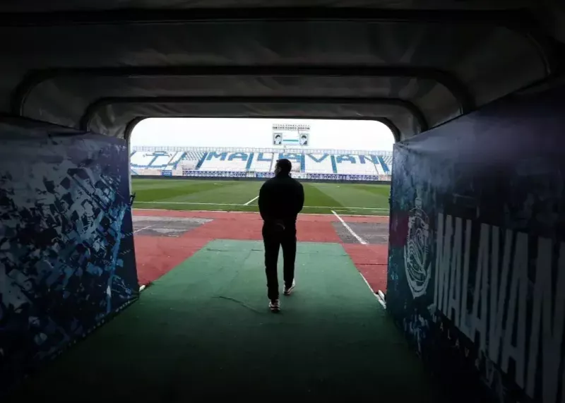 جلسه بررسی بازسازی ورزشگاه سن سیروس