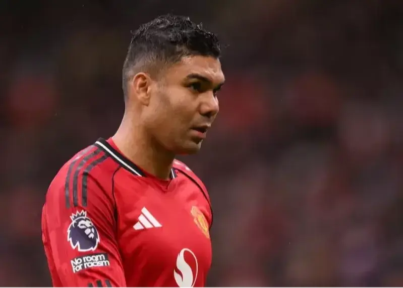 هواداران یونایتد همسر کاسمیرو را به گریه انداختند!