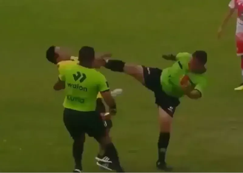 این واقعیه! عجیبترین داور تاریخ فوتبال (عکس)