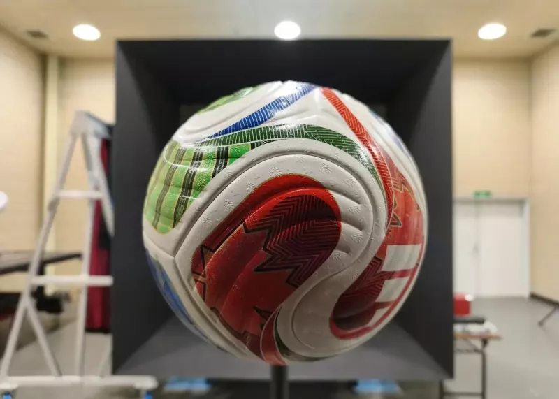 زبر و ضد لرزش: متفاوت ترین توپ فوتبال تاریخ!