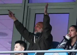 گواردیولا روی سکوها منفجر شد! (عکس)