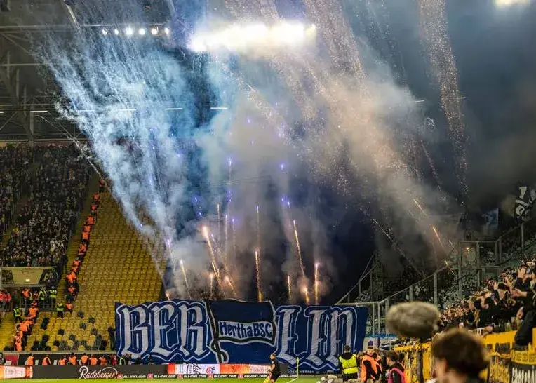 هجوم هولیگان‌ها به دلیل توهین ناموسی!