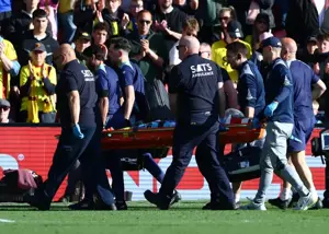 لحظات وحشتناک: مدافع انگلیسی بیهوش شد!