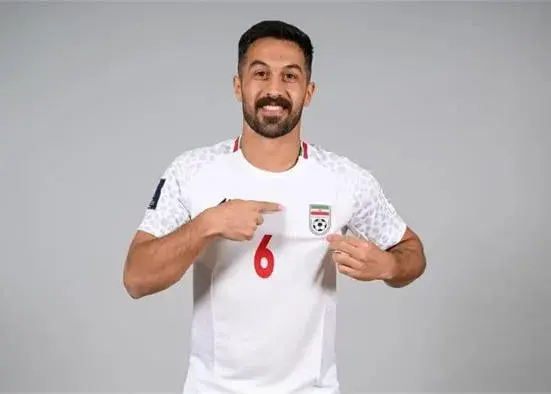 یک فوتبالیست پرچمدار کاروان ایران در سانیا شد