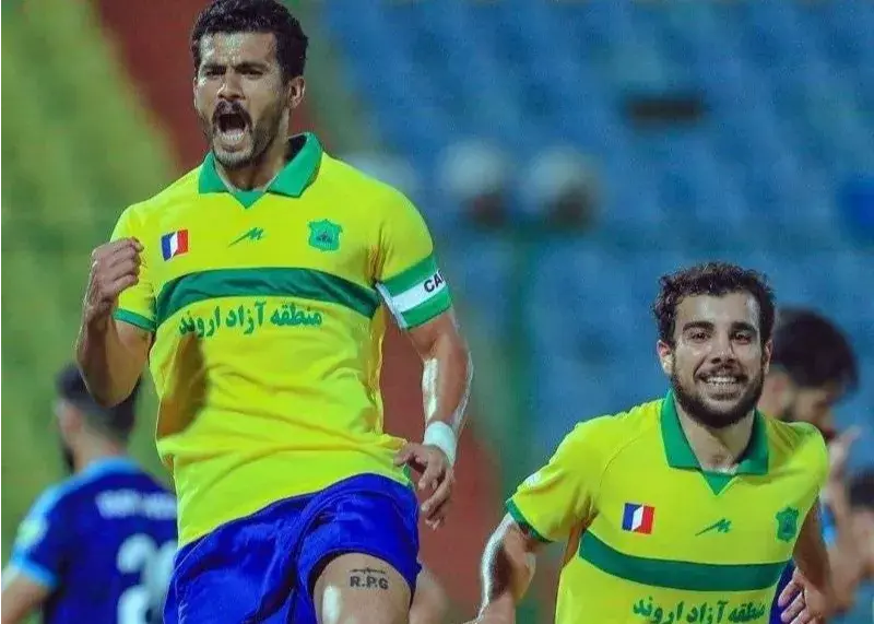 ریکانی: برای دفاع از وطن اسلحه به دست میگیرم