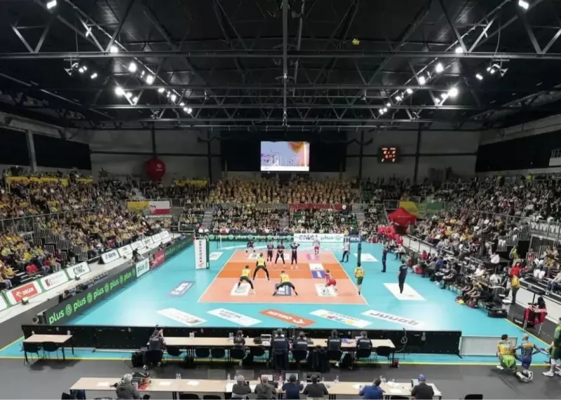 مدعی شماره یک قهرمانی موقتا از حذف گریخت 