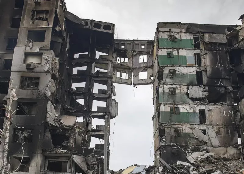 مربی‌ای که تیمش را در جنگ تنها نگذاشت