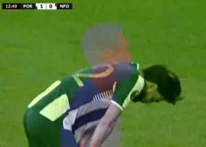 پاس ۳۵ متری که گل به خودی شد! (عکس)