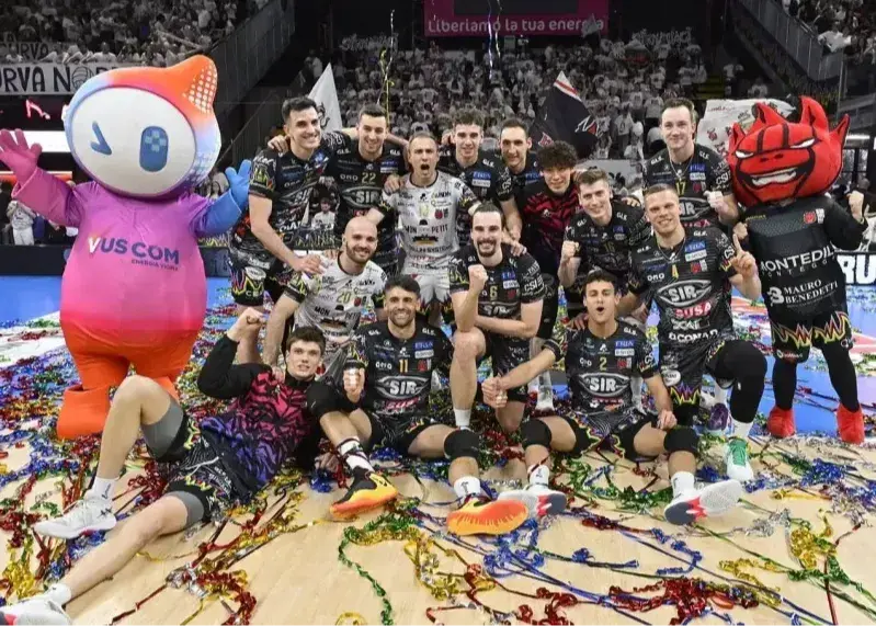 مدعی اول قهرمانی یک قدم به جام نزدیک‌تر شد 