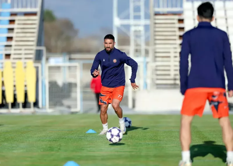 پاسخ تصویری تراکتور به انصراف از آسیا!