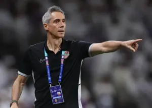 سرمربی آزمون و سعید عزت امیدوار به قهرمانی