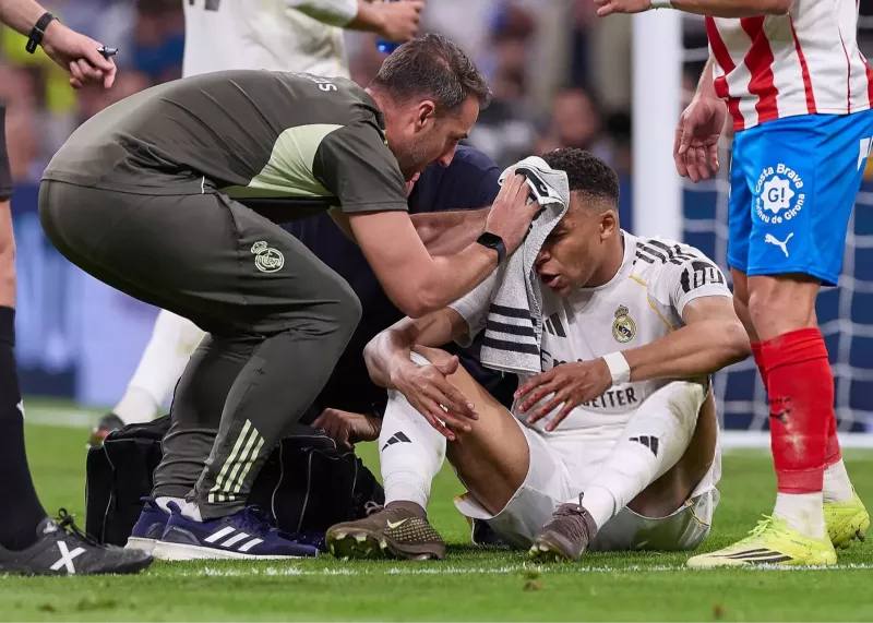 این پنالتی نبود! چهره خونین و تکان‌دهنده امباپه