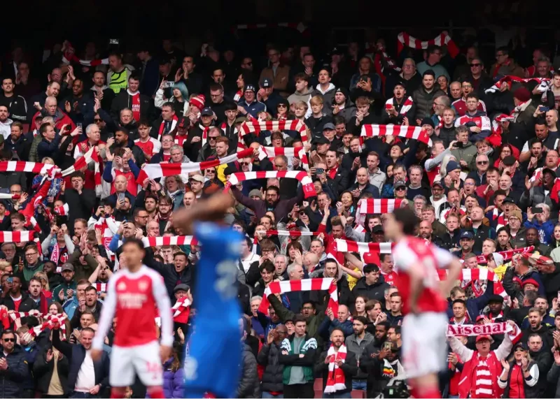 دعوای شدید آنالیزروها و هواداران: بنشین سر جات!