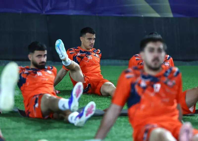 اولین تمرین تراکتور در جده (عکس)