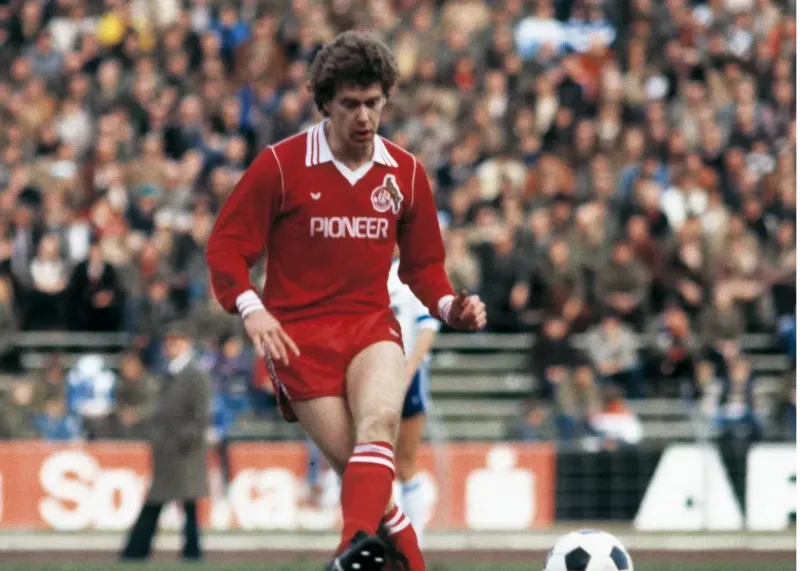 دریافت مدال قهرمانی جام باشگاه‌های اروپا در 70 سالگی!