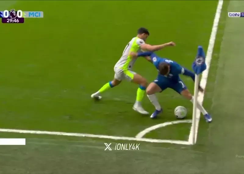 تحقیر ستاره سیتی: لایی روی یک دستمال کاغذی