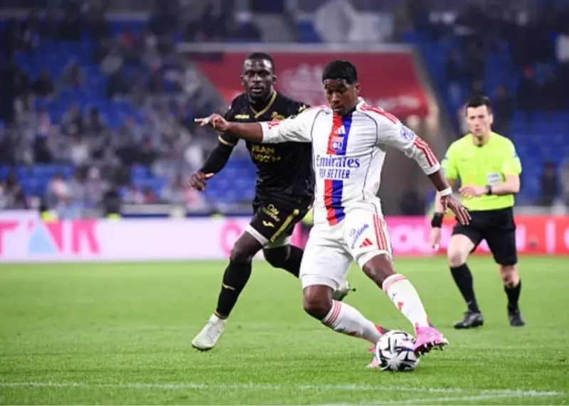 خروج لیون از بحران با درخشش اندریک