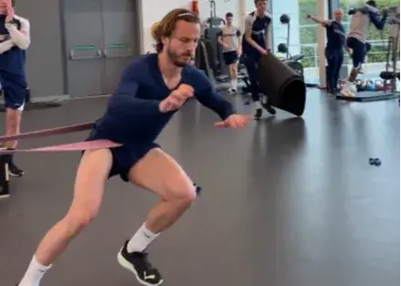 عجیب‌ترین عکس سال: پای باربیِ ستاره تکنیکی!