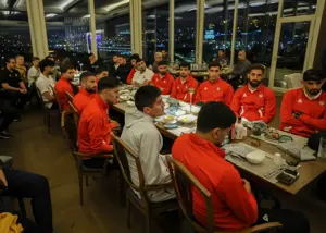 تراکتور در هتل سوییسی‌ها اردو زد!