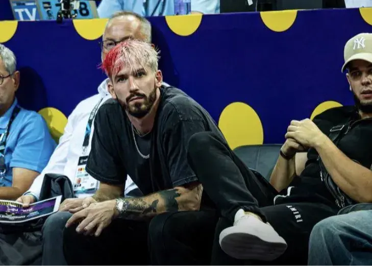 عاشق والیبالم و تا ۴٠ سالگی بازی می‌کنم