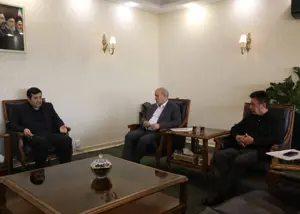 قلعه‌نویی و تاج در دفتر وزیر (عکس)