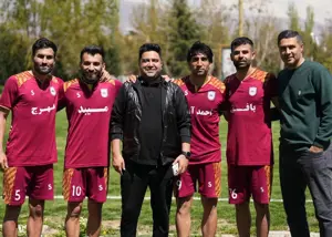 عکس یادگاری سرمربی لیگ برتری و قاتل غیرعمد