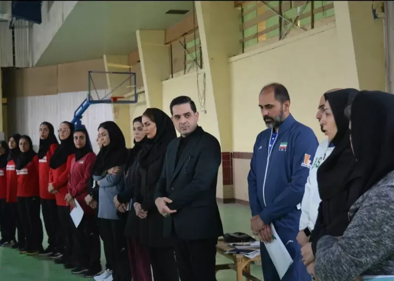 سر رئیس والیبال شلوغ شد (عکس)