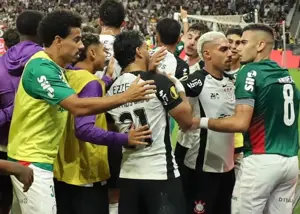 دعوای شدید بازیکنان و نیروهای امنیتی در دربی برزیل