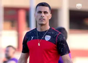 مدافع ملی‌پوش با گردنبند نقشه ایران (عکس)