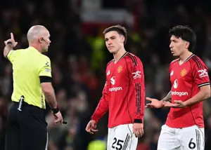 اخراج ستاره منچستریونایتد پس از حرکت عجیب