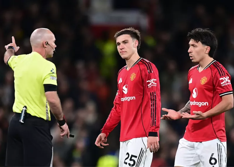 اخراج ستاره منچستریونایتد پس از حرکت عجیب