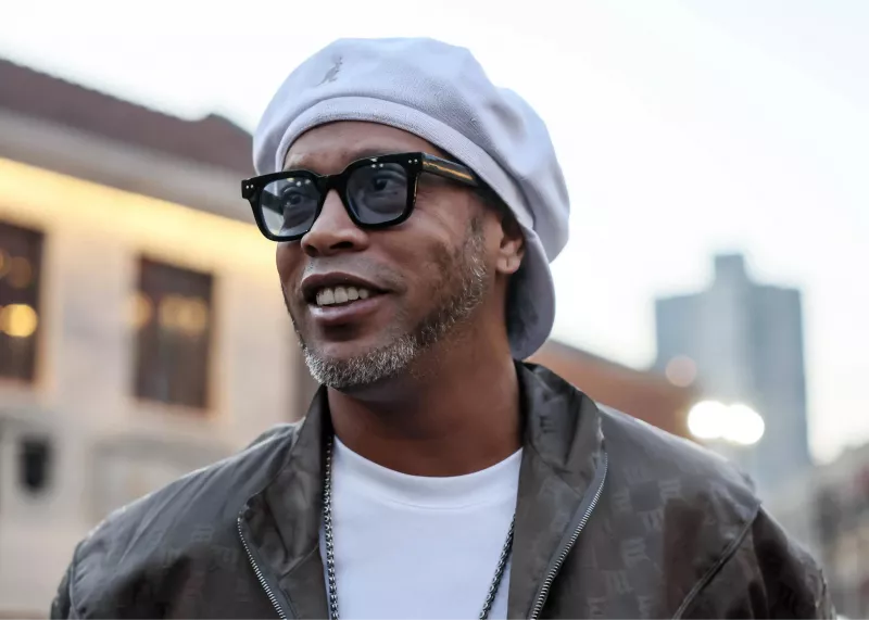 بازداشت زنی که به رونالدینیو مدرک جعلی داد