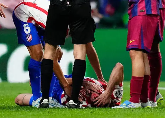 خون روی صورت و خشم اتلتیکو از مهربانی داور با بارسا