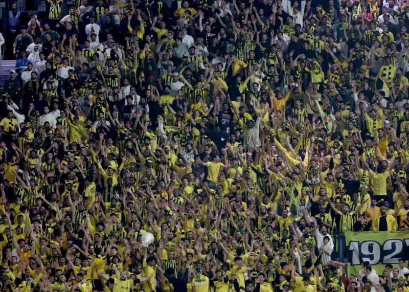 هواداران الاتحاد تمرین پنجشنبه را به آتش می‌کشند