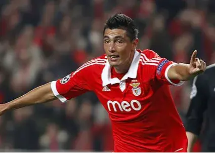 وداع مهاجم سابق پاراگوئه و بنفیکا با فوتبال