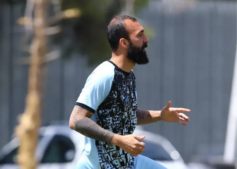 روزبه شاید گل قهرمانی زده باشد! (عکس)